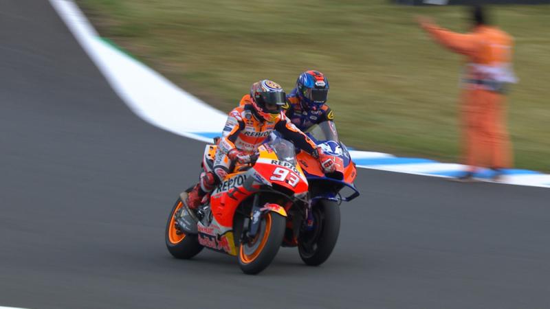 MOTO GP : GRAND PRIX DU JAPON ,MOTEGI 20 OCTOBRE 2019 C18-t11-t14_186-d-_l08_l393-marquez_-pit-in_-curious.mxf.15_47_39_09.still001.middle